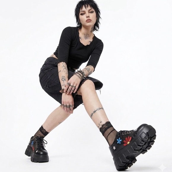 Lamoda IN BLOOM chunky sneaker Black colorful Floral Platform 6 NWOT - Picture 3 of 10